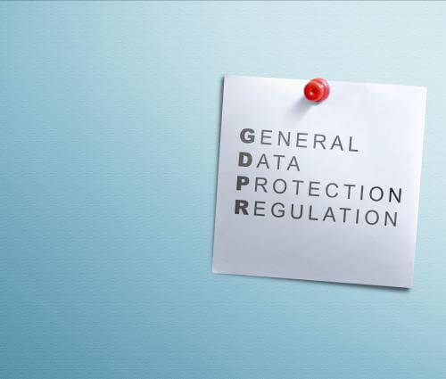 Lapp med texten General Data Protection Regulation (GDPR) på anslagstavla.